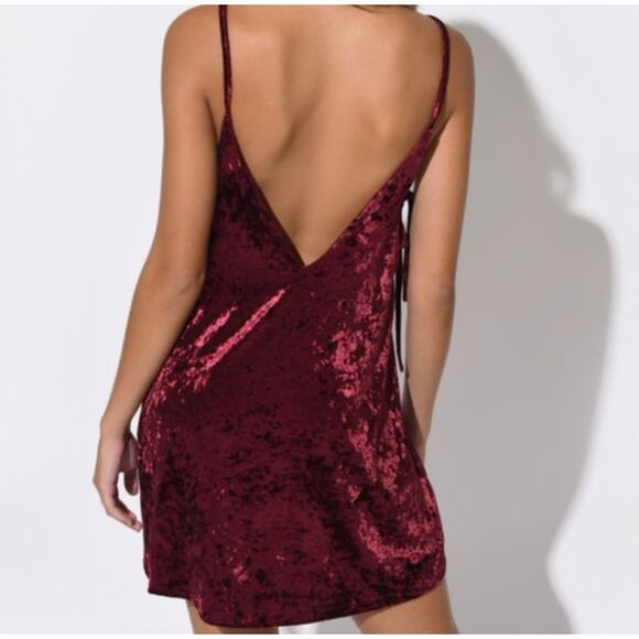 TOBI Black Valari Crushed Velvet Side Tie Strappy Plunge Backless Mini Dress M - Picture 9 of 9